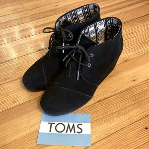 TOMS Black Suede Desert Wedge Lace Up Heels